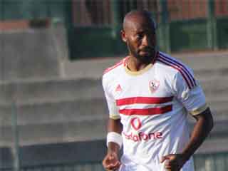 شيكـــــا  يخرج لسانه للزمالك!