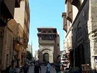 شارع المعز.. وبعده الجمالية