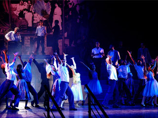 حفل افتتاح مبهر.. بلا نجوم!!