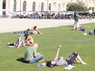 عيد الحب فى فرنسا.. نظرة خاصة