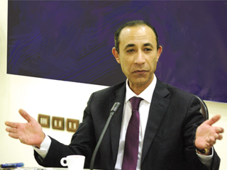عصام الأمير: مواهبنا المصرية تسرق بـ«جرة قلم»