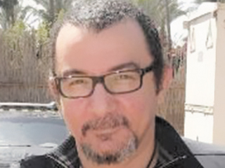 المخرج اشترى دماغه وحذف كل أسماء النجوم من التتر