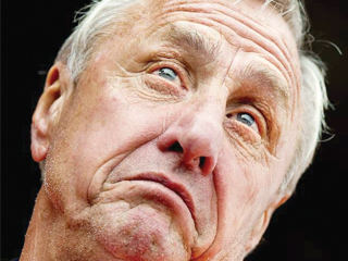 سرطان الرئة يداهم الجناح الطائر يوهان كرويف