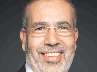 شاعر بدرجة طبيب