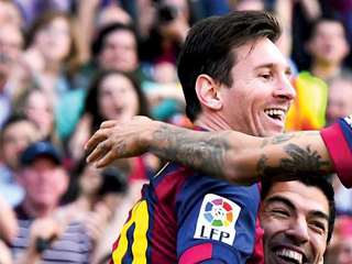 العالم ينتظر   الكلاسيكو بين برشلونة والريال