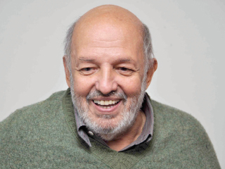 «الأستاذ» خان