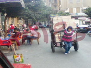 محمد إسماعيل شاكر صاحب الصورة الأشهر: فرحت «منى» ولكن المشكلة لم تحل بعد!