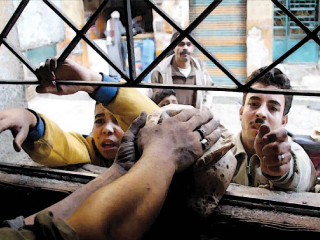 ضحايا الخطأ الإلكترونى طوابير بمكاتب التموين