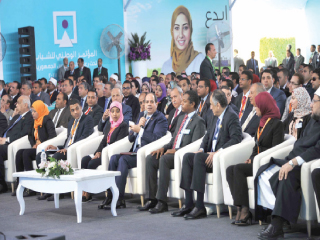 السيسى لشباب الصعيد: مصر تنتظر منكم الكثير