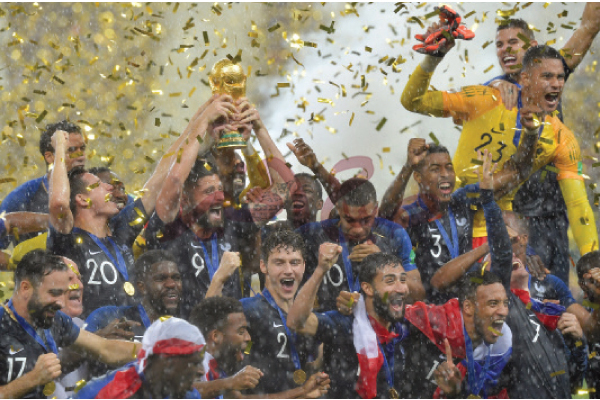 فرنسا تتوج بكأس العالم للمرة الثانية