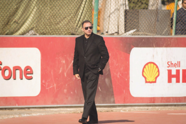 الأهلى ينتظر عودة الخطيب لحسم ملفات كرة القدم