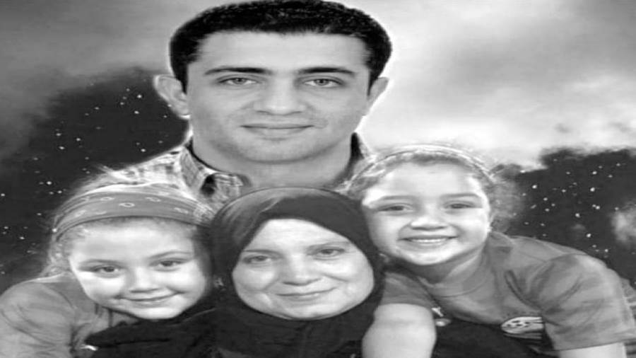 والدة الشهيد البطل شريف عمر وبناته