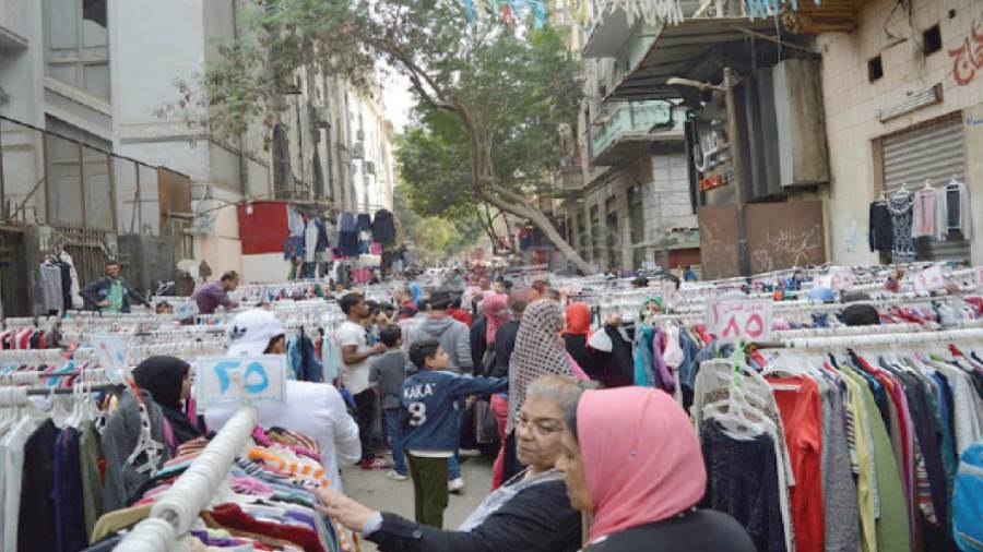 تهافت على وكالة البلح لشراء لبس العيد