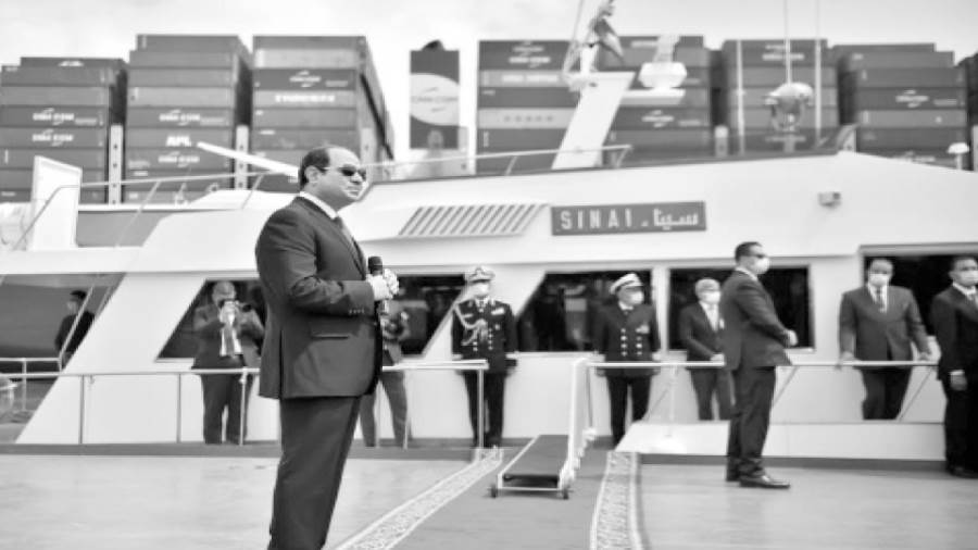 الرئيس فى هيئة قناة السويس بالإسماعيلية