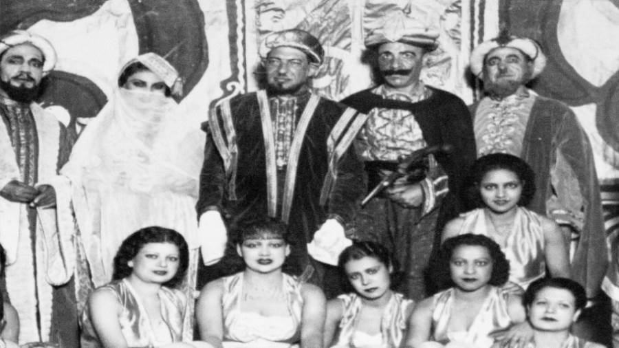 الريحاني مع فرقته