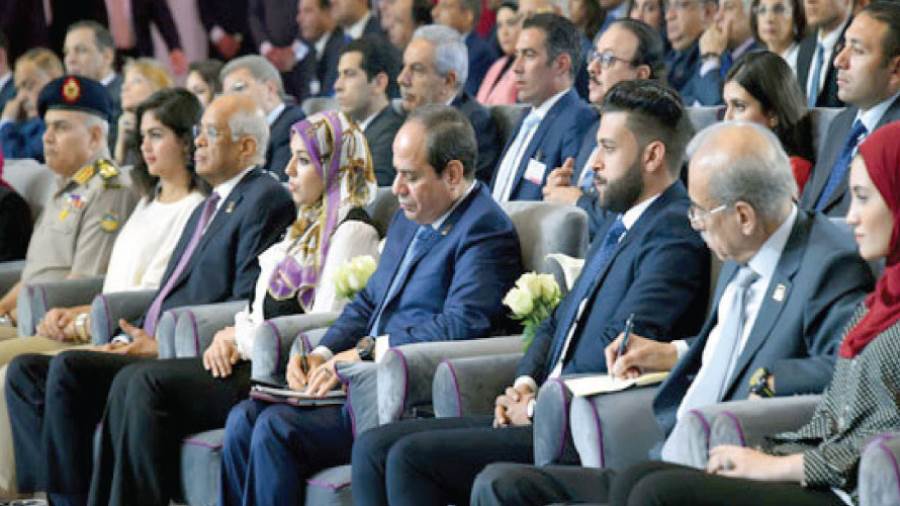 الرئيس يحضر مؤتمرات الشباب بالورقة والقلم
