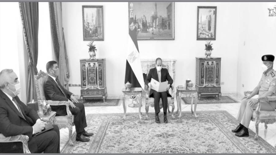 الرئيس السيسى يتسلم رسالة خطية من رئيس الوزراء العراقى