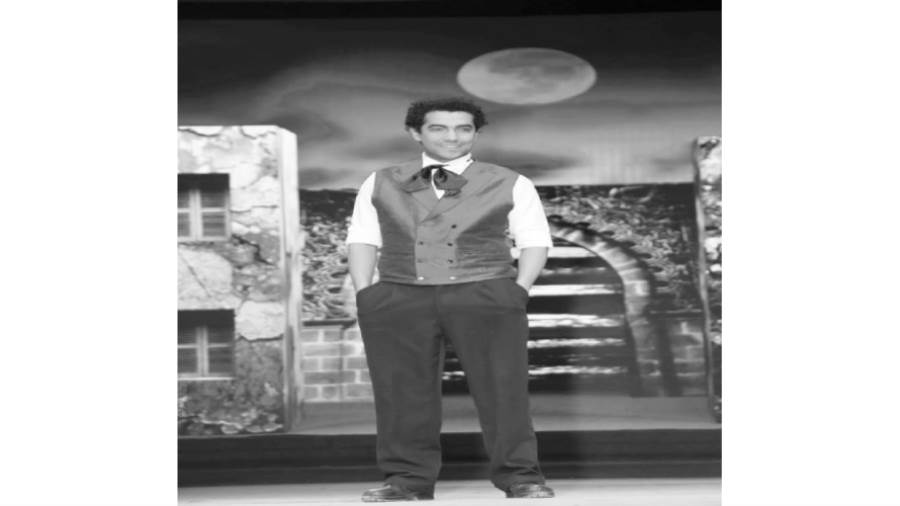 محمد عادل على المسرح