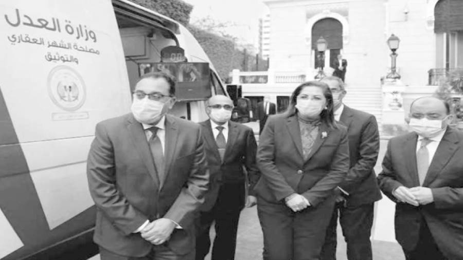 سيارة التوثيق المتنقل مجهزة بأحدث المعدات والنظم التقنية