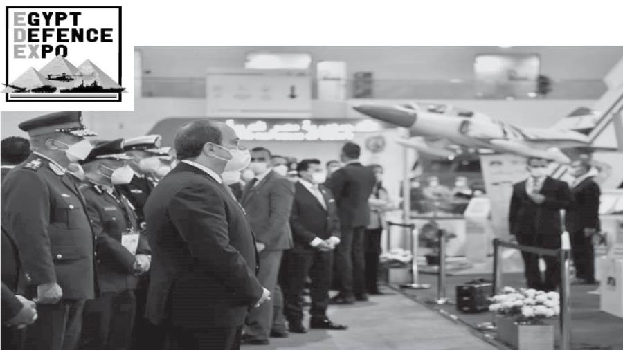 الرئيس السيسى يتفقد أجنحة المعرض