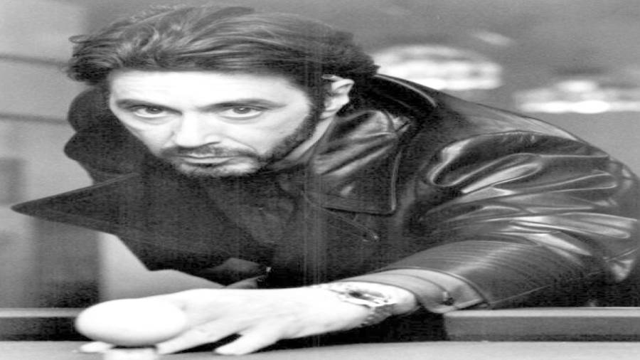 الخروج عن حدود الشخصية يزعجه