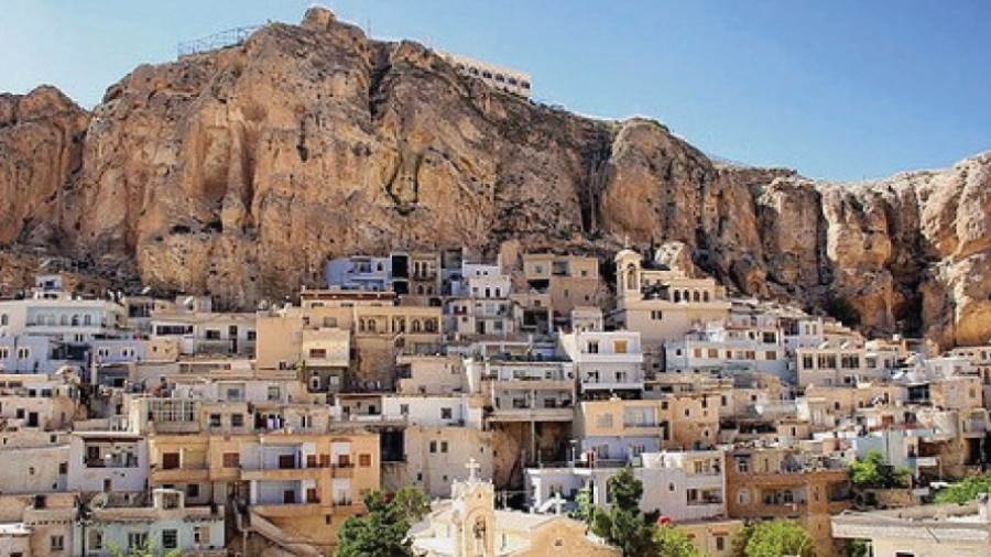 بيوت معلولا فى قلب الجبل