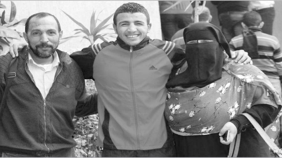 كيشو مع والده ووالدته