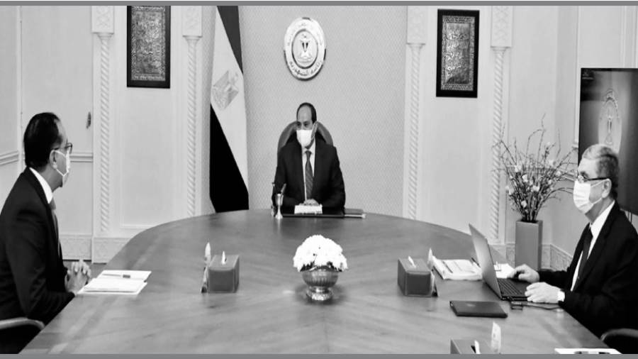 الرئيس يستعرض المشروعات القومية فى قطاع الكهرباء والطاقة