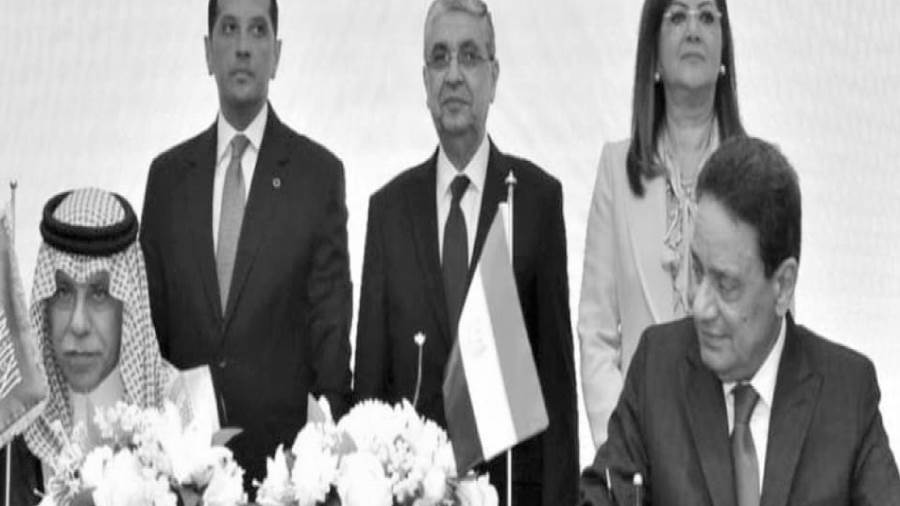 جبر والقصبى خلال توقيع البروتوكول