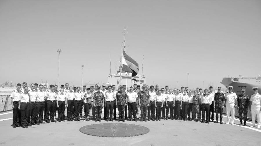 القوات البحرية تنظم زيارات للسفن الصديقة