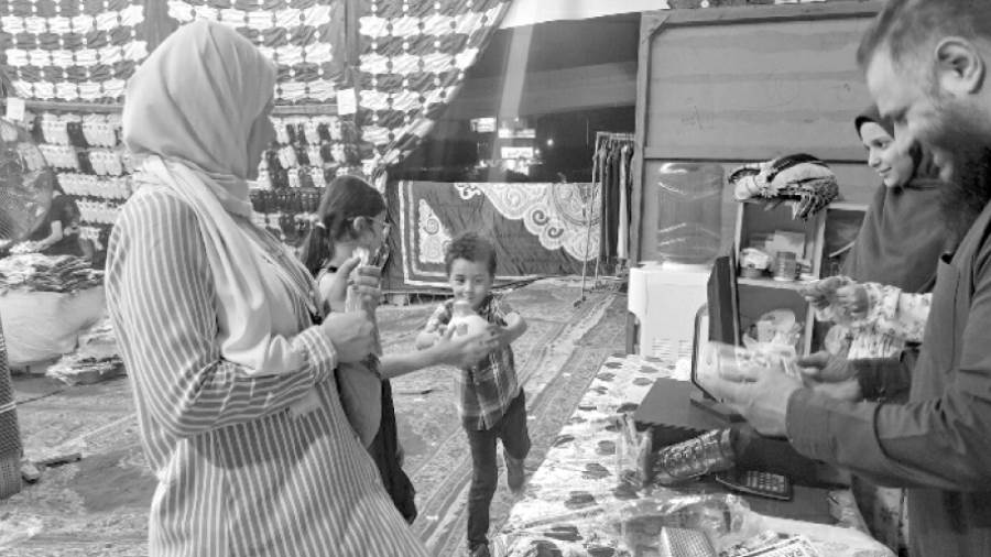 إقبال على معارض أهلا بالمدارس