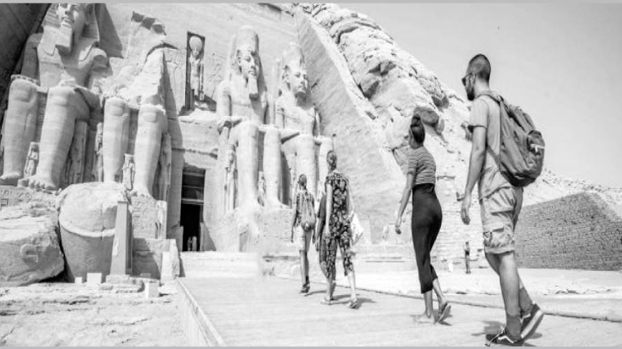 على أبواب معبد رمسيس الثالث بالأقصر
