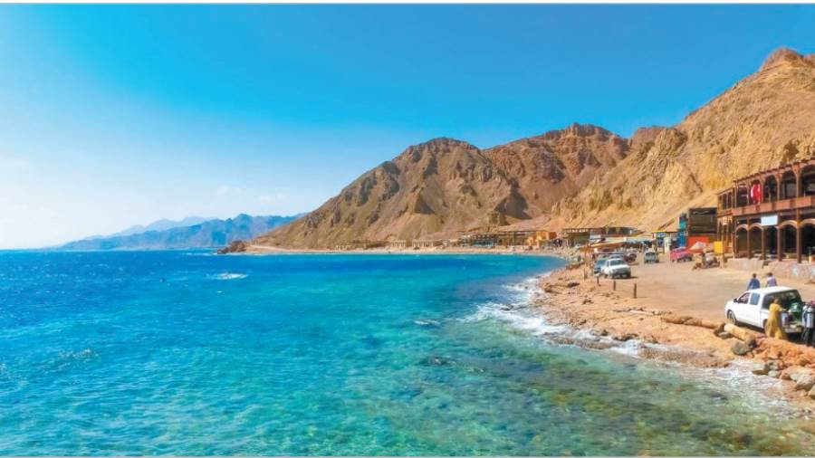 مدينة دهب تشهد حركة سياحية كبيرة