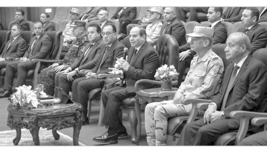 الرئيس يطمئن المصريين على توفر كل السلع الاستراتيجية