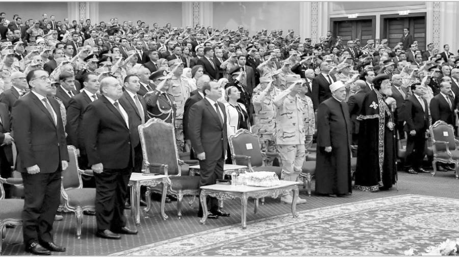 الوقوف تحية لأرواح الشهداء
