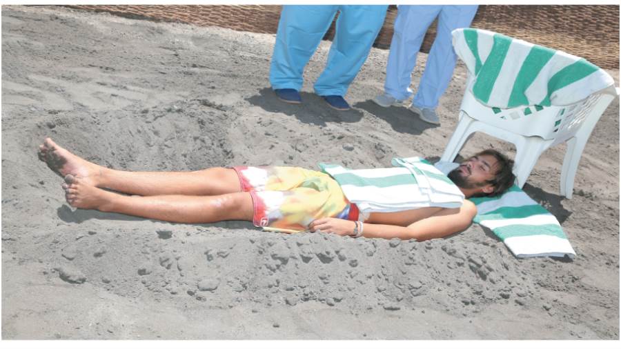 الدفن فى الرمال السوداء