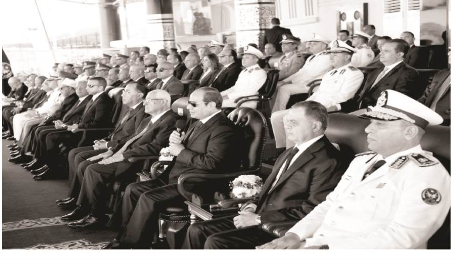 الرئيس وكبار رجال الدولة خلال حفل التخرج