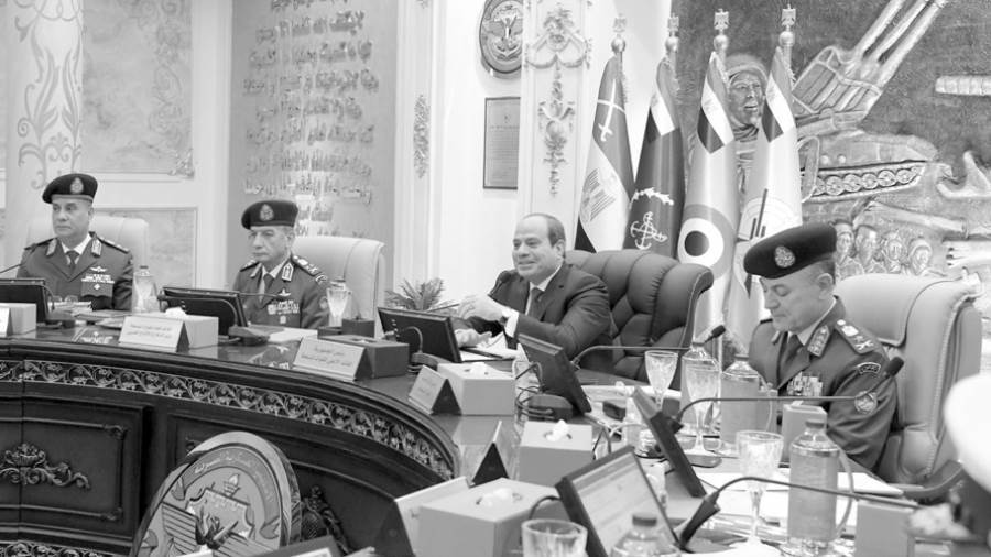 الرئيس يشهد اختبارات كشف الهيئة للطلاب الجدد المتقدمين للكليات العسكرية