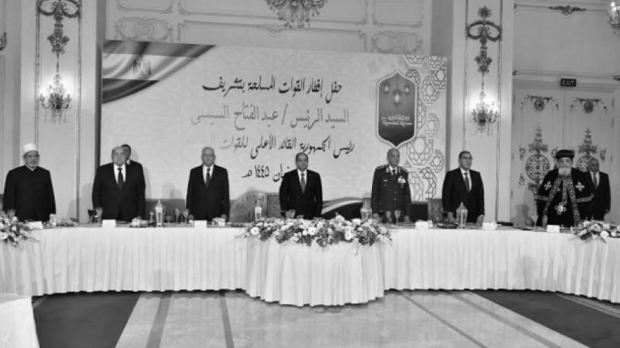 الرئيس يشارك فى الإفطار السنوى للقوات المسلحة