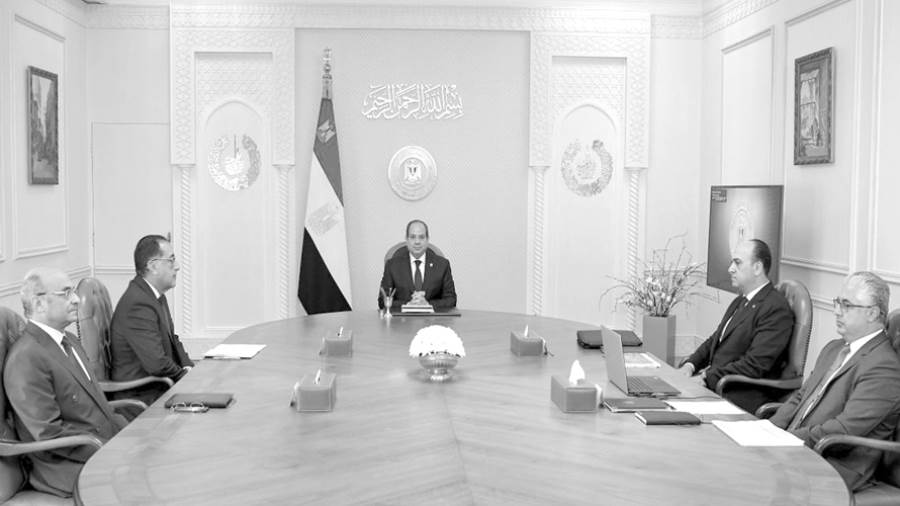 توجيهات رئاسية بإزالة المعوقات الإدارية أمام المستثمرين