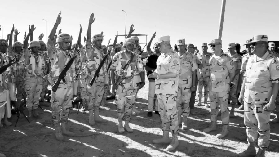 رئيس الأركان يتفقد إحدى نقاط تأمين خط الحدود الدولية