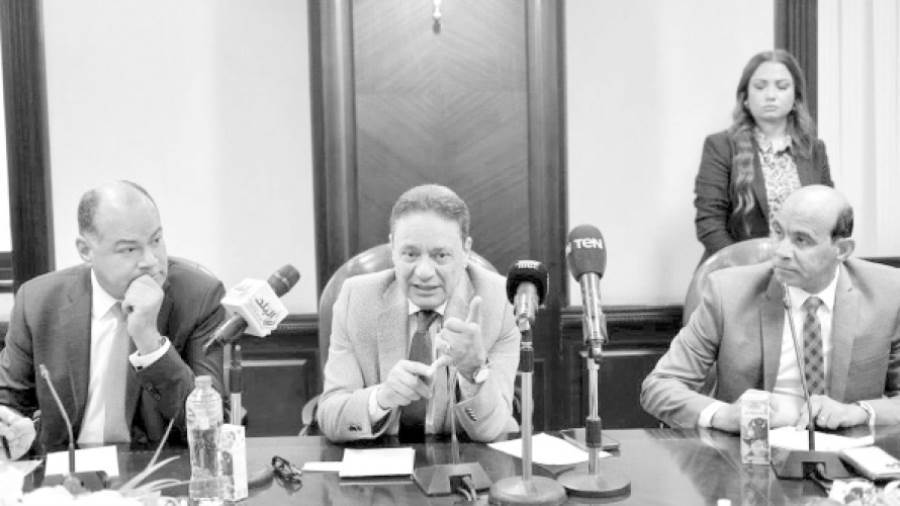 كرم جبر خلال الندوة