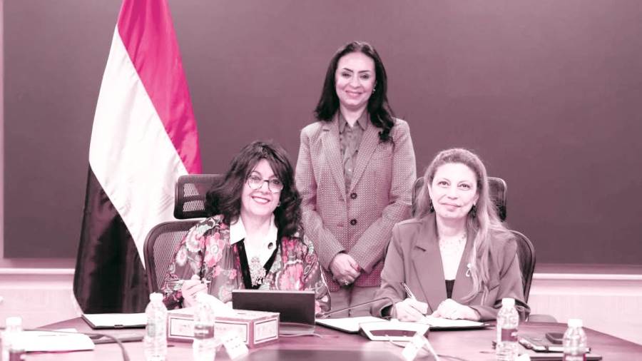 خلال التوقيع