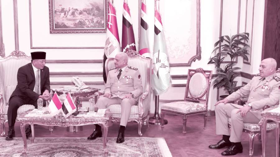وزير الدفاع خلال اللقاء
