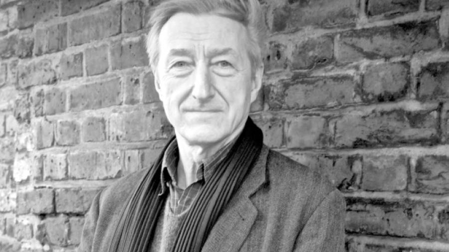 جوليان بارنز