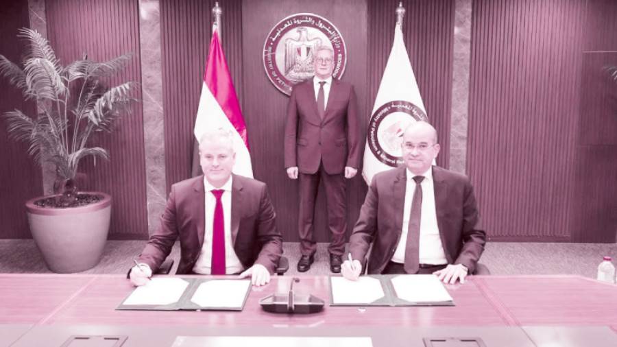 خلال التوقيع