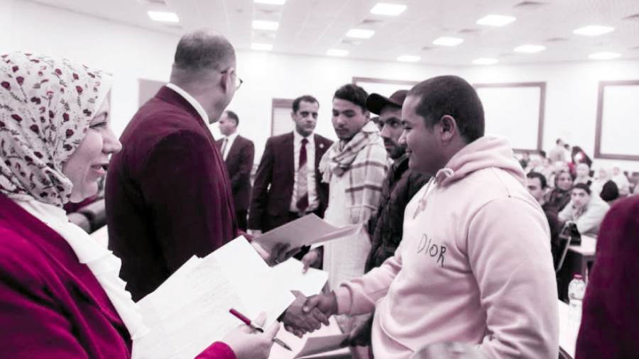 تسليم عقود ذوى الهمم