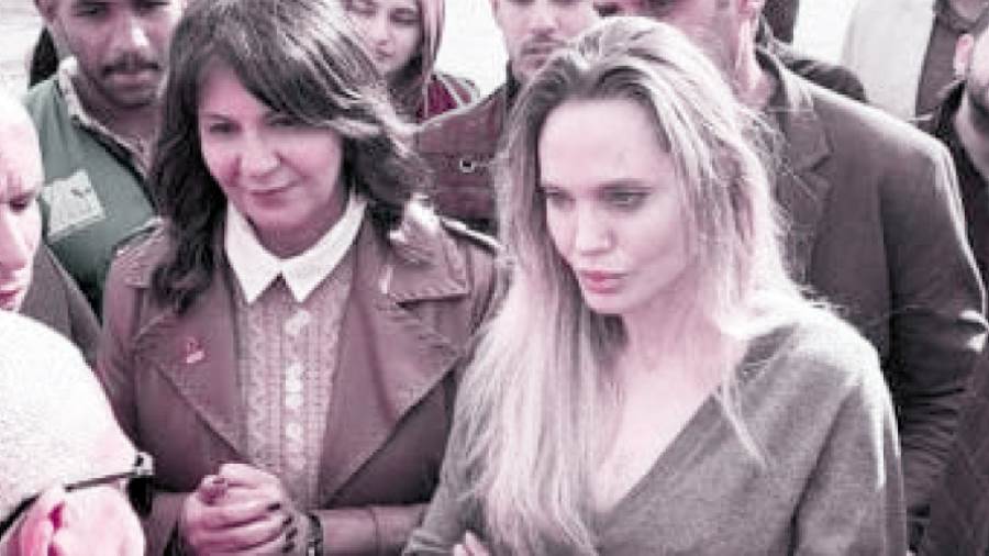 جولى ونبيلة مكرم