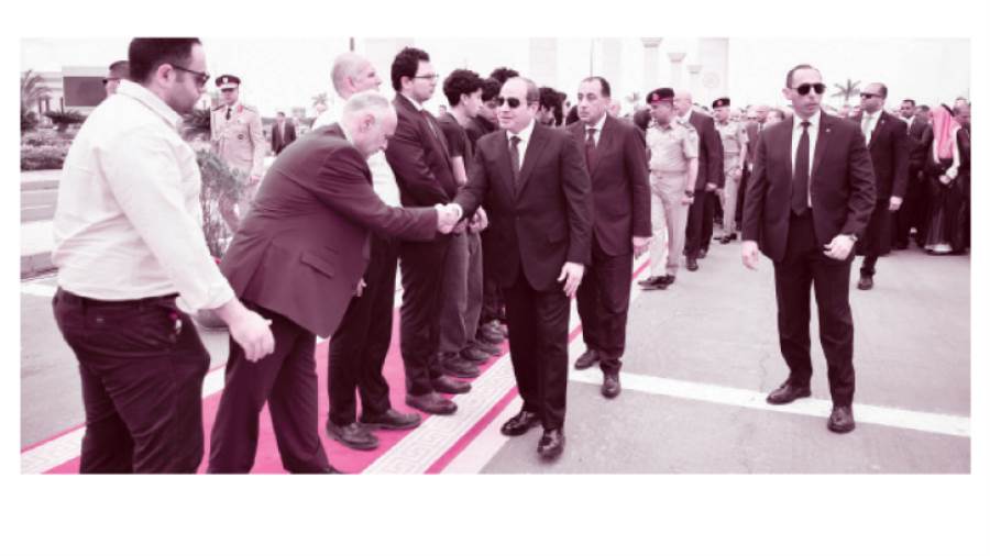 الرئيس يتقدم واجب العزاء فى والد رئيس الوزراء