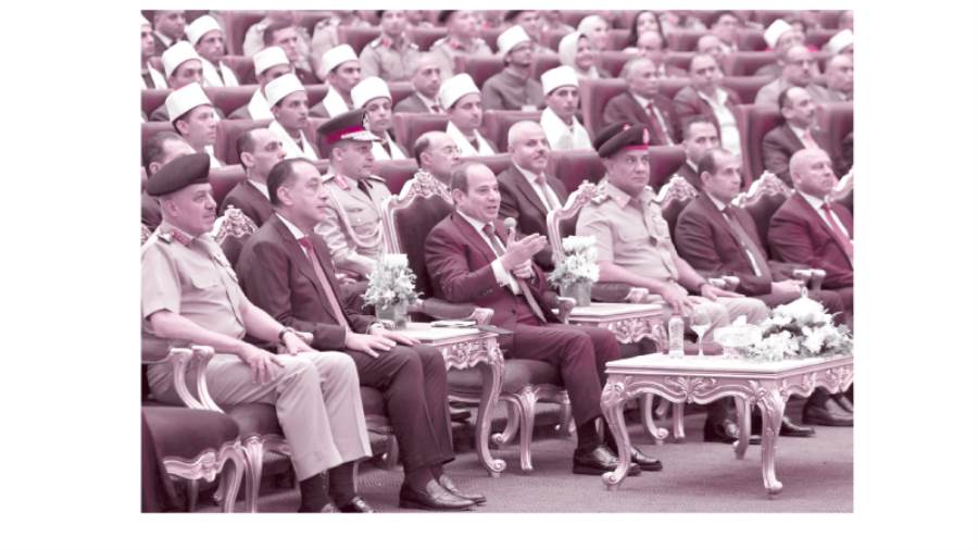 الرئيس يشهد حفل تخرج دفعة الإمام حسن العطار